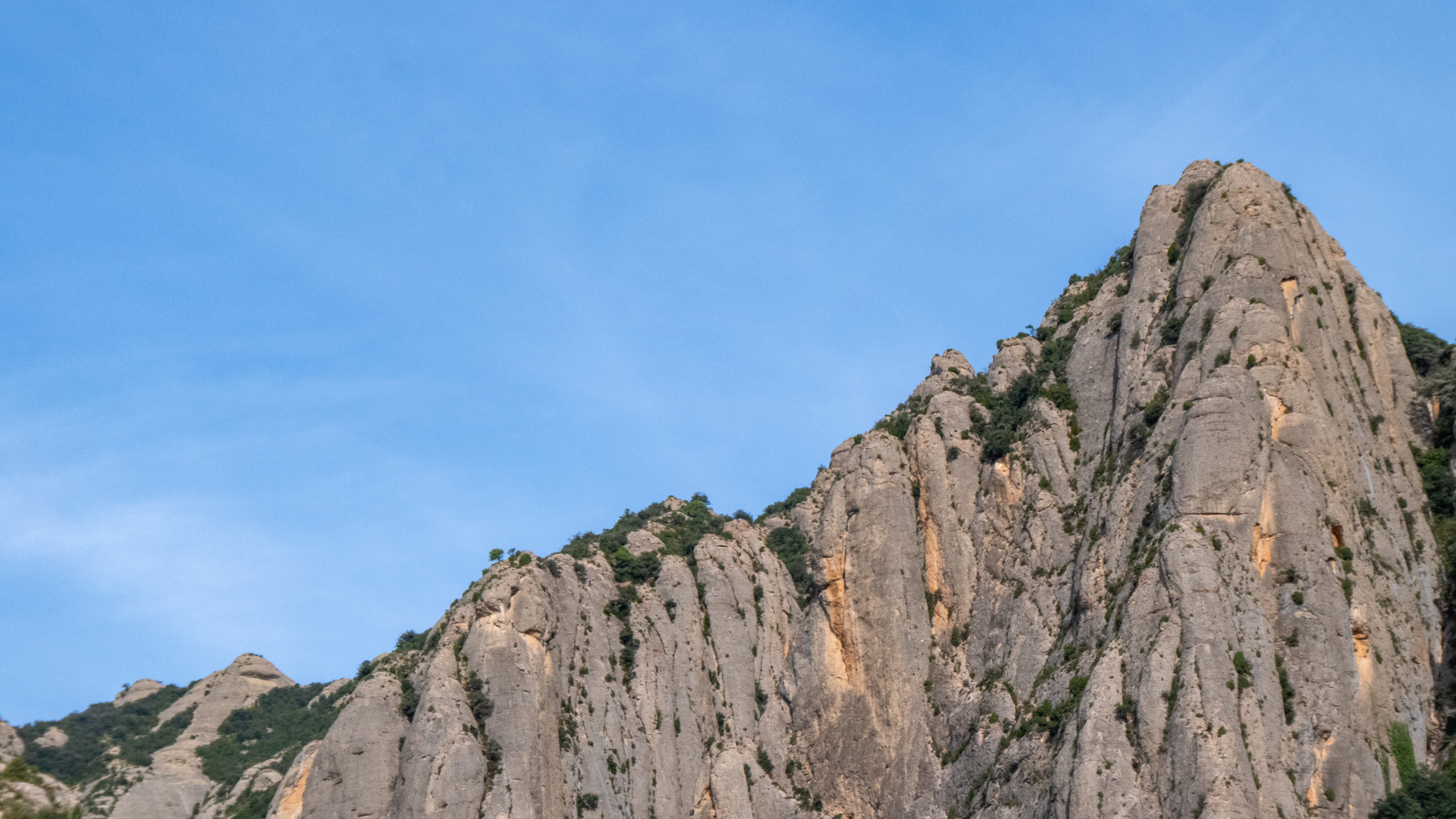 Vista parcial de la montaña de Montserrat, Barcelona