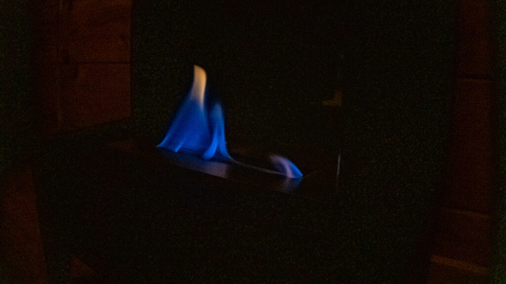 Fuego Frío: La Danza Silenciosa de la Llama Azul