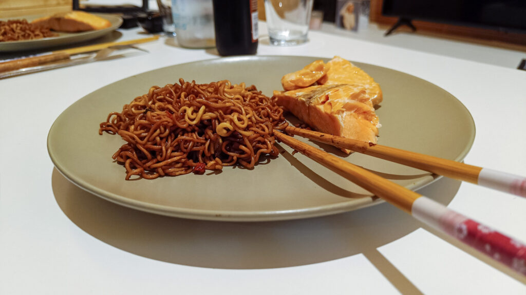 Cocina Fusión en Casa: Noodlеs y Salmón al Wok Cocina Fusión en Casa: Noodlеs y Salmón al Wok