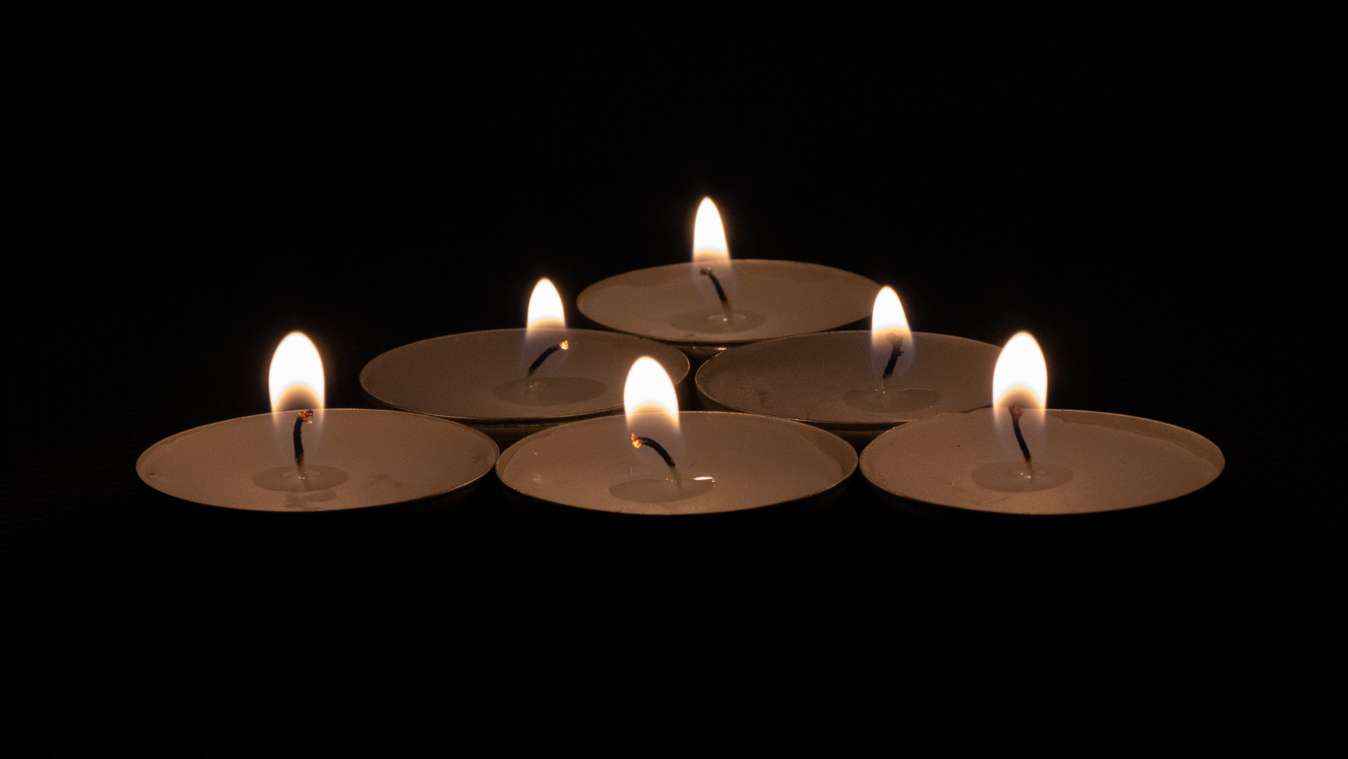 Homenaje a Distancia: Día de las Velitas