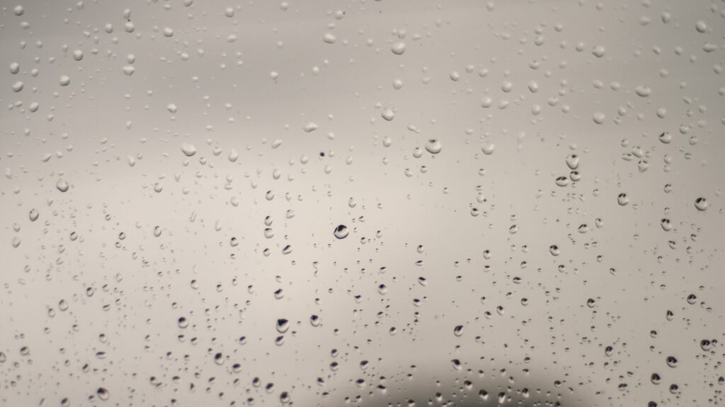 Día Lluvioso gotas en cristal