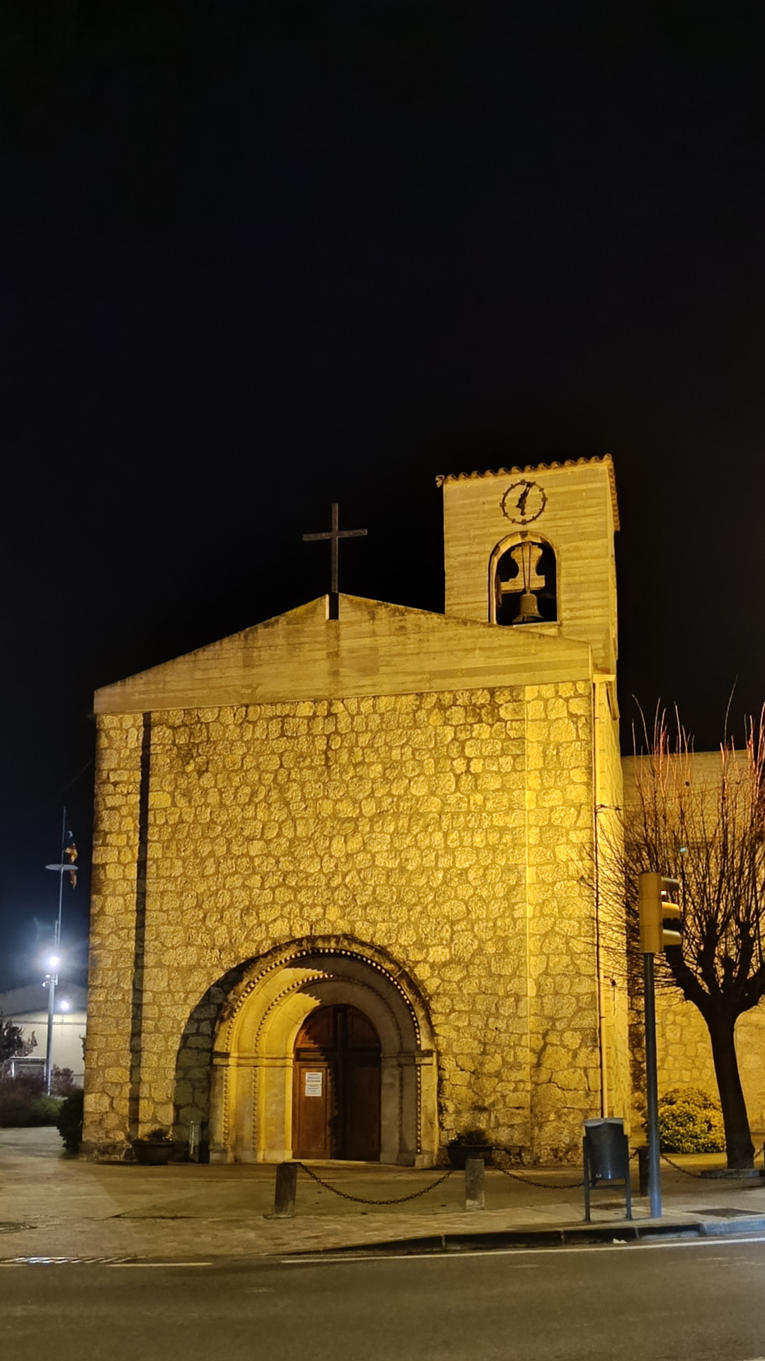 Avinyonet del Penedès, Iglesia