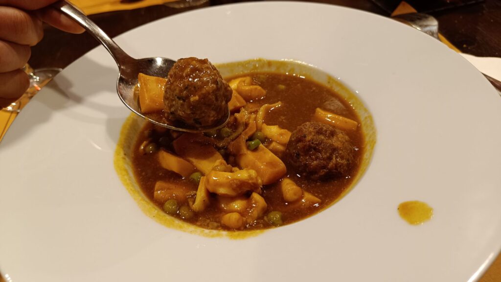 Sepia con Albóndigas