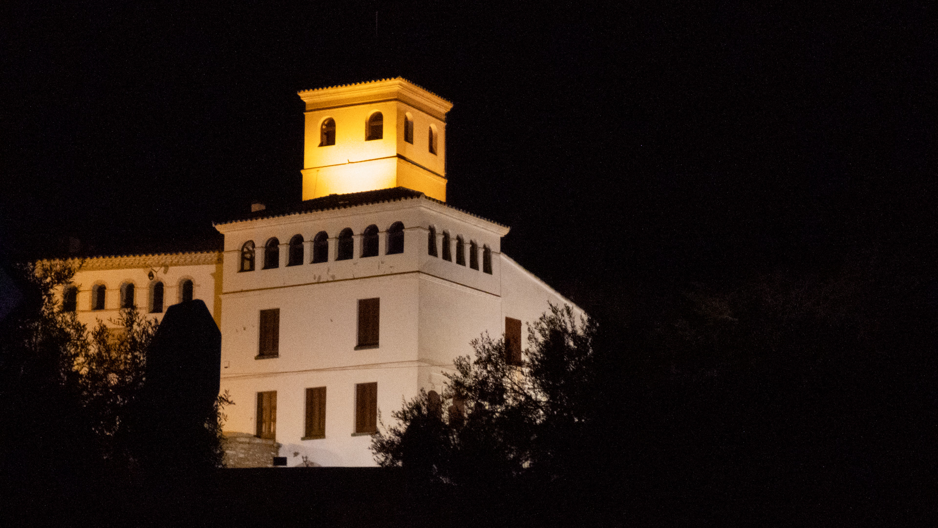 Luces en la Noche: Silueta del Penedès