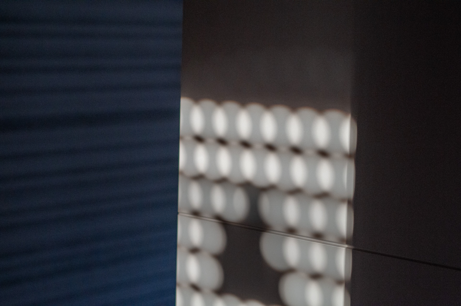 Geometría de Luz: El Arte de la Persiana